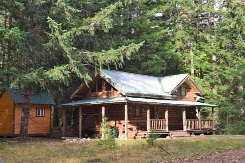 Packwood House | Cascade Log Cabin | Mt Rainier, WIFI, Log Cabin