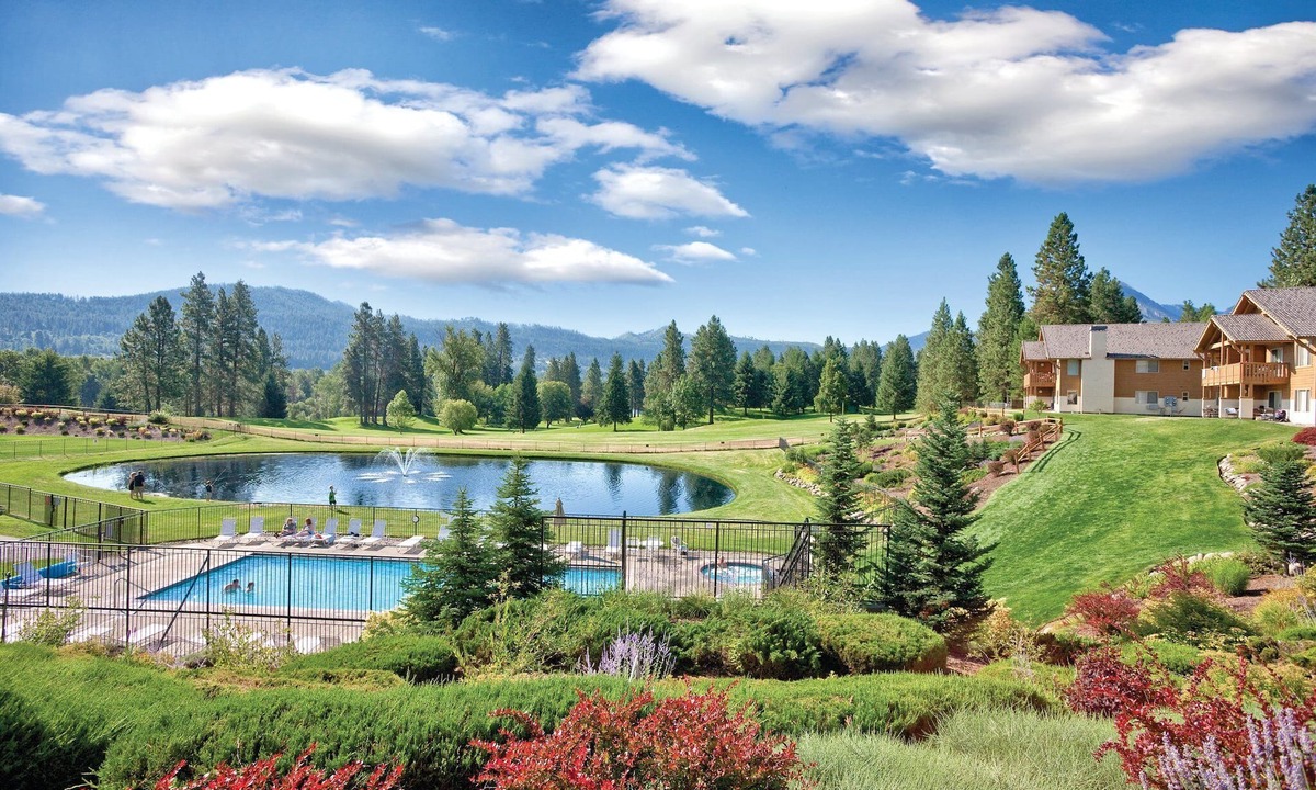 Downtown Leavenworth Resort | Cascade Mountains tapping on your shoulder!
