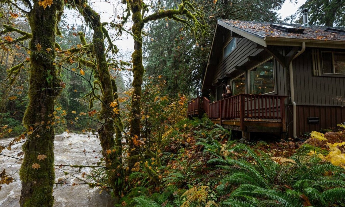 Marblemount Cabin | Cascade River Cabin + Hot Tub, Firepit