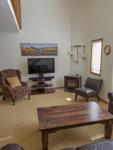 Ouray House | Cascade Three Bedroom Three Bath – C03