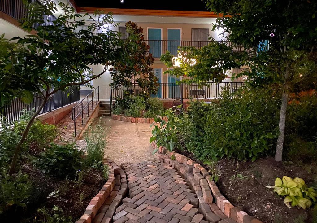 Bloomington Hotel | Cascades Inn