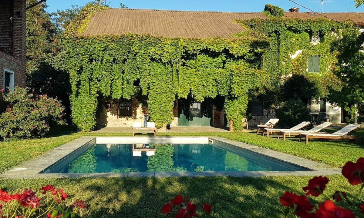 Capriata d'Orba House | Cascina Coccione farmhouse among the vineyards of Monferrato with swimming pool and large private park