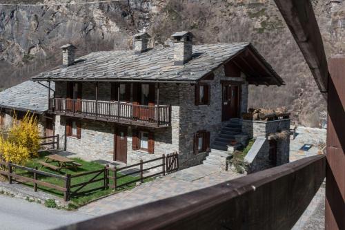 Coveyrand-Vieu Apartment | Case Gran Paradiso Rhemes Saint Georges