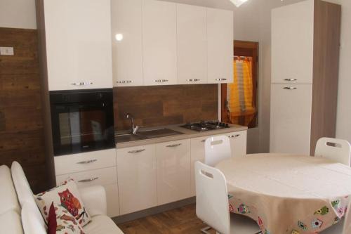Capilungo Apartment | Casetta Girasole a due passi dal mare