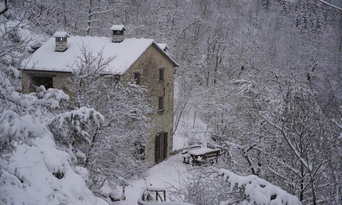Bagno di Romagna Ski Chalet | Casina del Ponte on the river in the middle of the woods