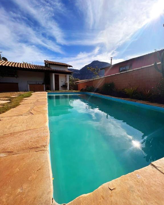 Lapinha da Serra House | CASINHAS DA LAPINHA- Lapinha da Serra - Casa Verde 2 suites com deck - LATE CHECK OUT- Piscina compartilhada