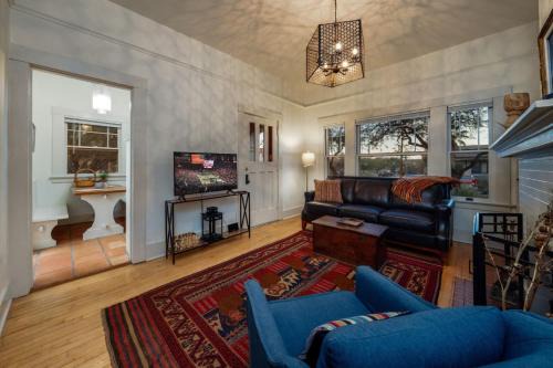 West University House | Casitas #2 & #3 Compound