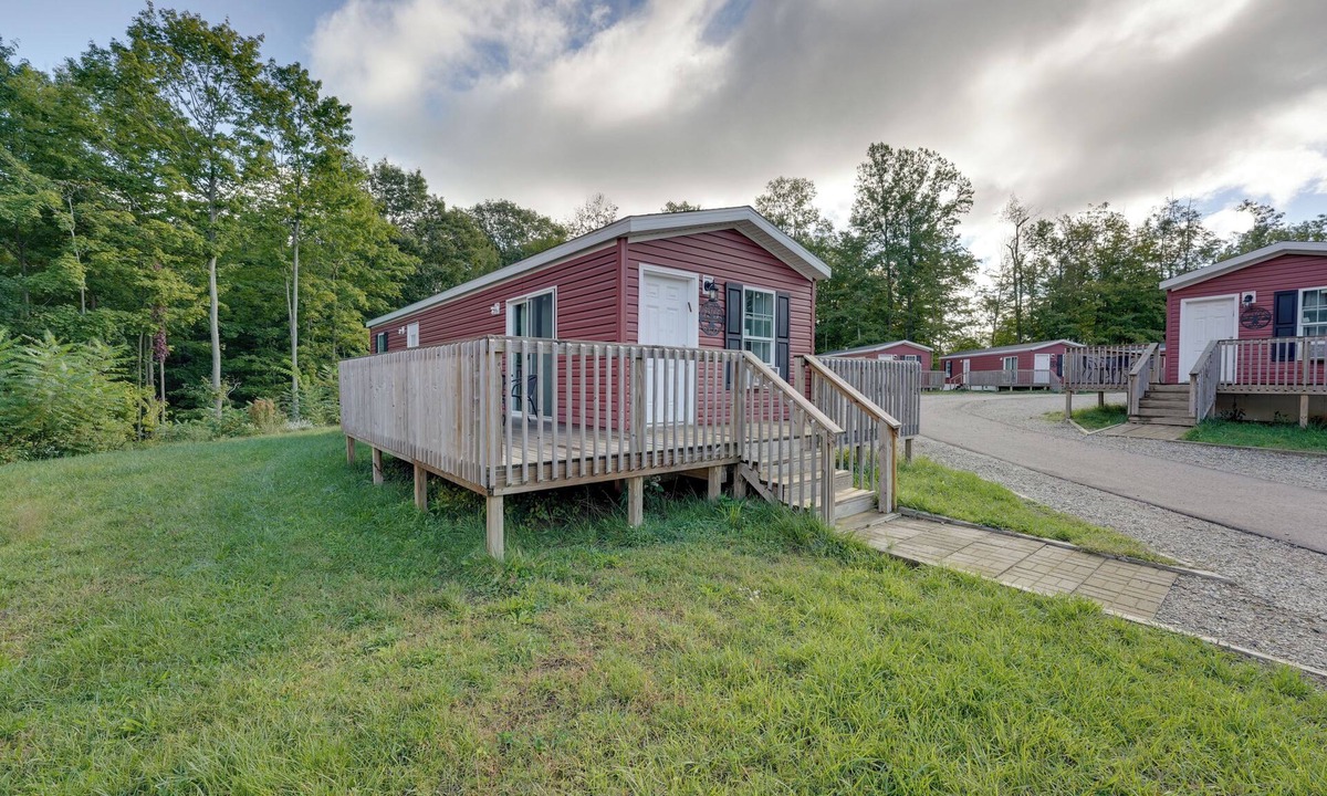 Cassopolis Cabin | Cassopolis Cabin w/On-Site Fishing Pier!