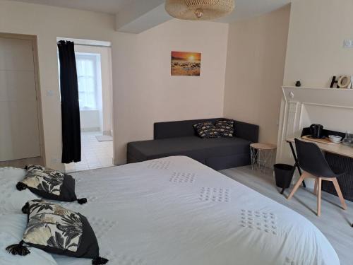 Chateaubourg Bed & Breakfast | CASTEL HOME