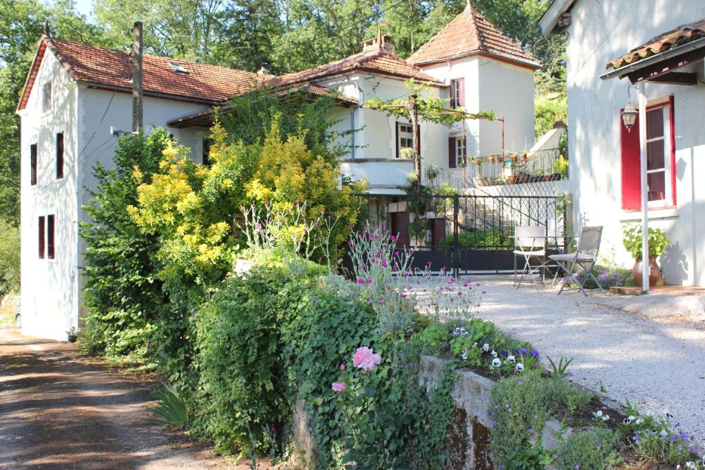 Luzech House | Castel Rouge
