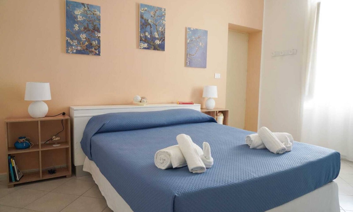 Casteldaccia House | Casteldaccia center apartment. Quiet area. 4 places.Cottage Olivuzza
