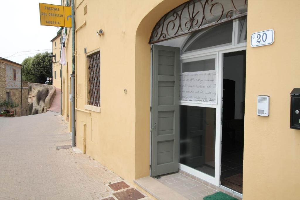 Montescudaio Apartment | Castello 20
