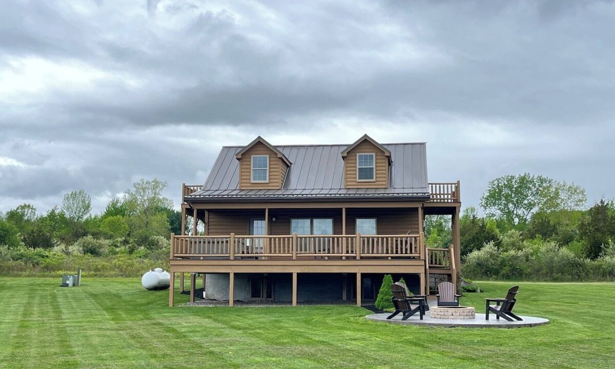 Town of Milo Cabin | Castello at Castle Point, 3 bedroom cabin with hot tub, pool table, lake view!