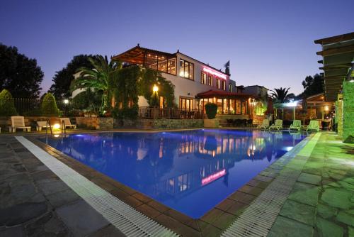 Nea Styra Hotel | Castello Rosso Hotel