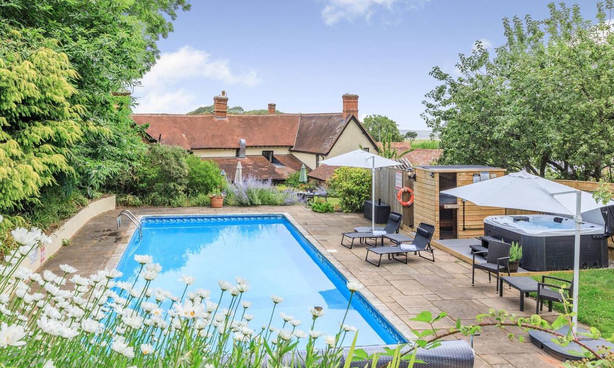Nether Stowey House | Castle of Comfort - Nine Bedroom House, Sleeps 18