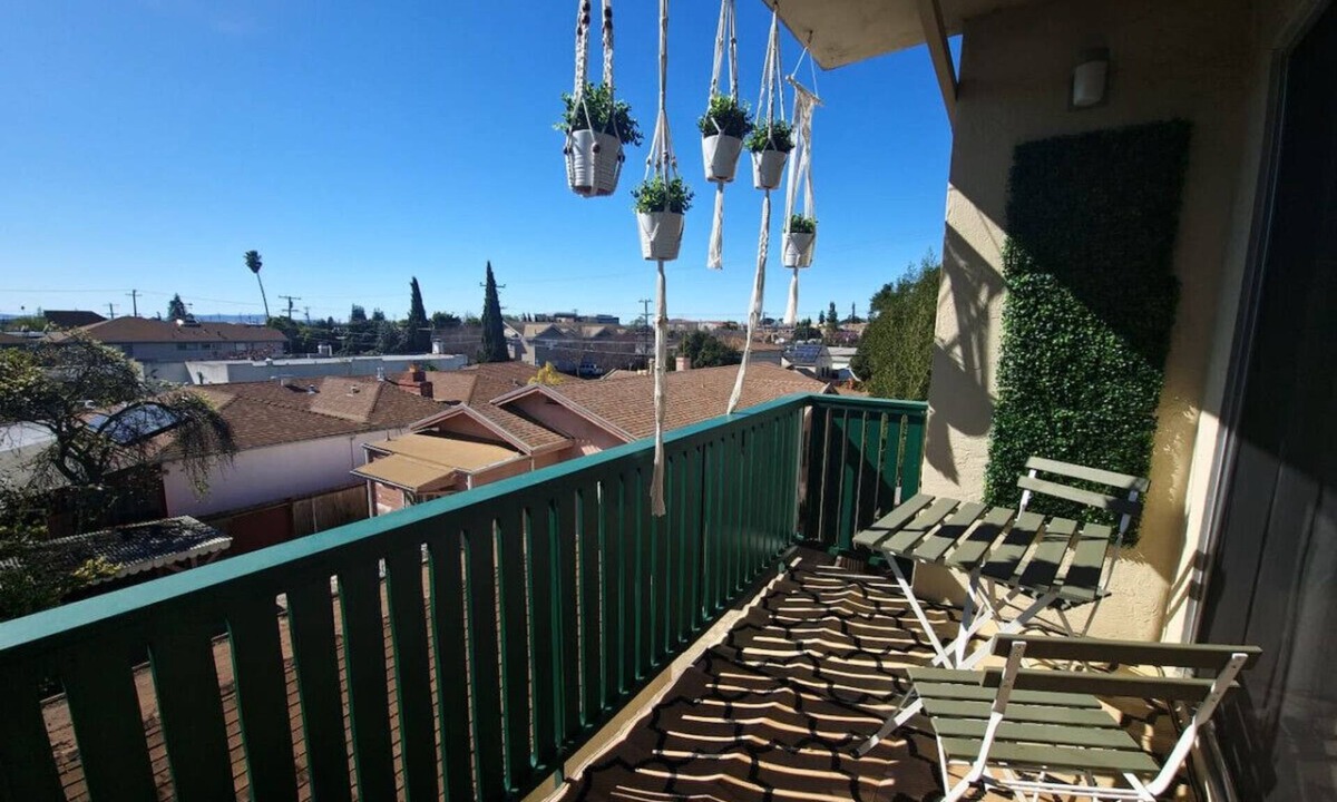 Old San Leandro Apartment | Castro Place Apartment in Downtown San Leandro