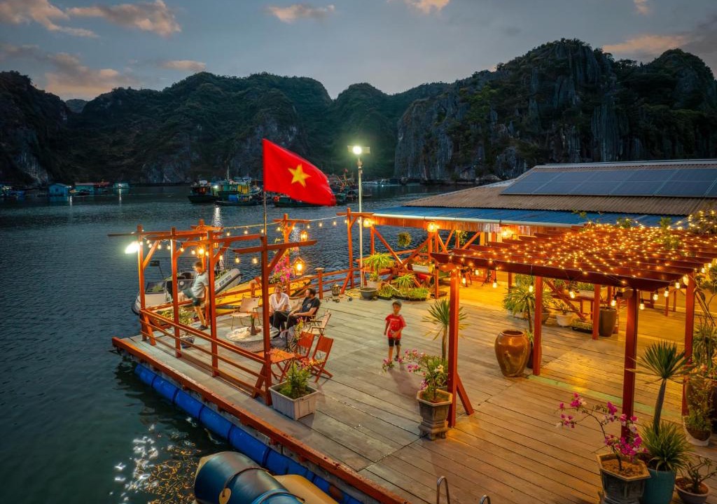 Cat Ba House | Cat Ba Fishing Village Bay House