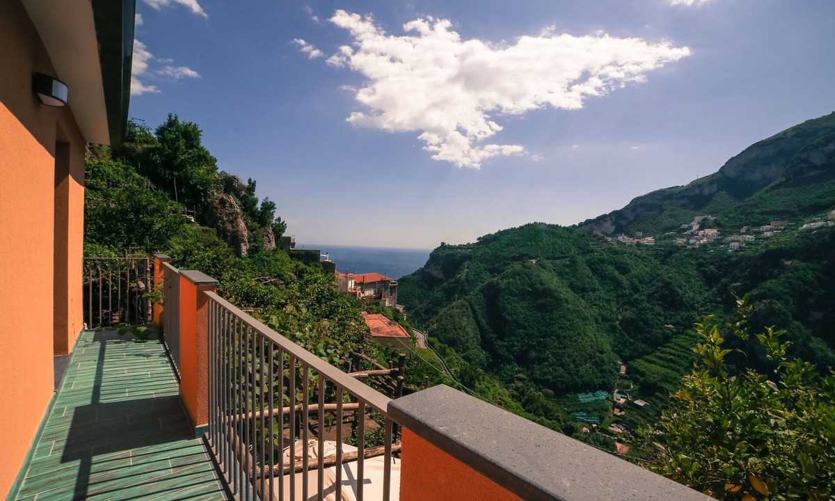 Pontone Apartment | Catarì studio apartment: sleeping in a scenic lemon grove on the Amalfi Coast!