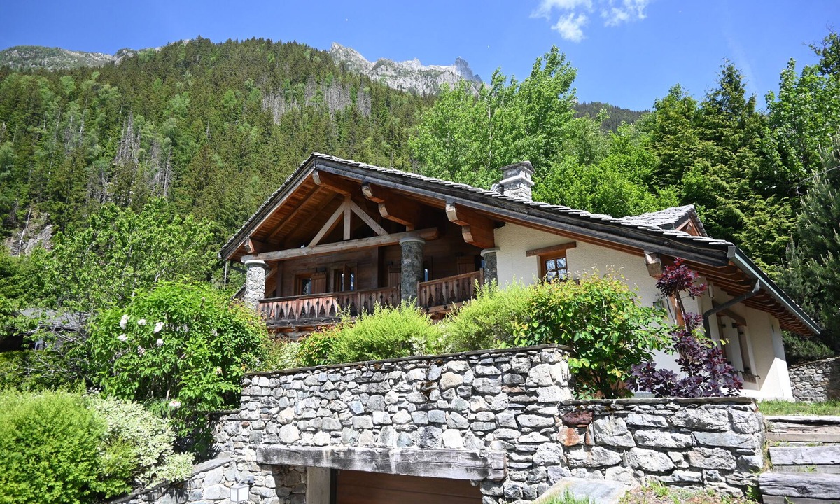 Chamonix-Mont-Blanc Ski Chalet | Catered 400sqm super-luxury chalet