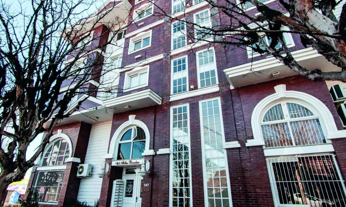 Centro Apartment | CATHEDRAL LIGHTS - comfort and refinement in the Sierra!
