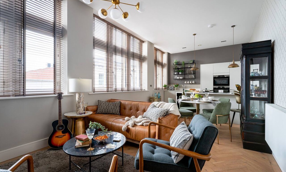 Exeter Apartment | Cathedral Yard - Art Deco Luxury Apartment with Iconic Exeter Cathedral Views