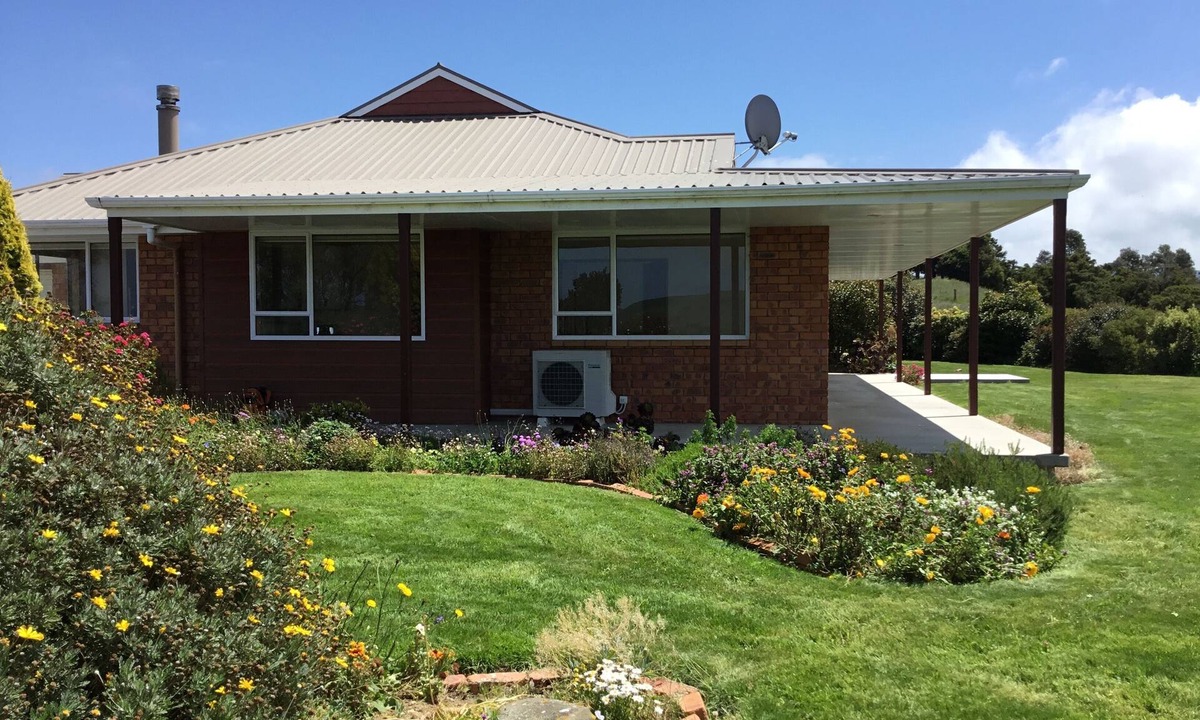Surat Bay House | Catlins Aurora - The perfect getaway for couples, families or small groups
