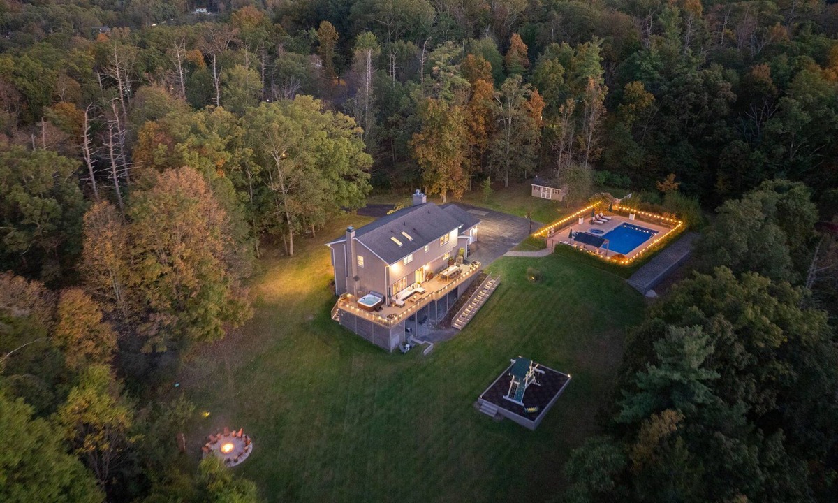 Mount Marion House | Catskills Getaway - 6BR/Heated Pool/Hot Tub/Sauna/Gym/Firepit