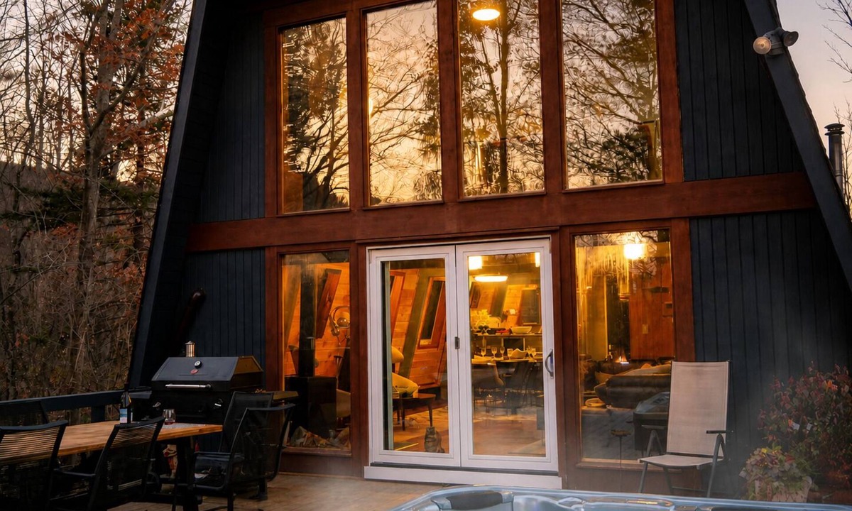 Hunter House | Catskills Ski Chalet@ Hunter Mountain -1 mile to Lift - Hot Tub -Fire Pit -Pets