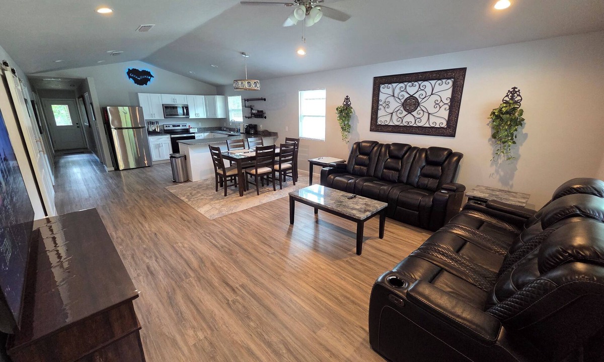 High Springs House | Cave Howse! Your Downtown getaway to the Springs
