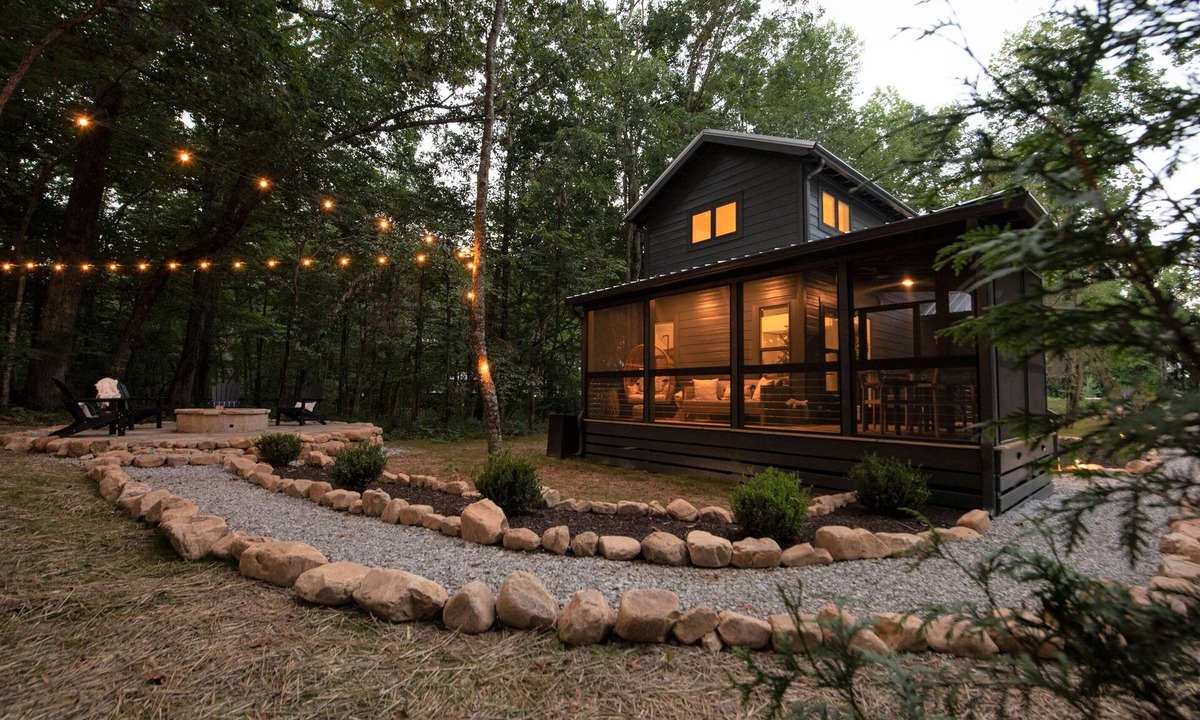 Monteagle House | Caverns,Sewanee,Hikes,Waterfalls : Tiny Basecamp