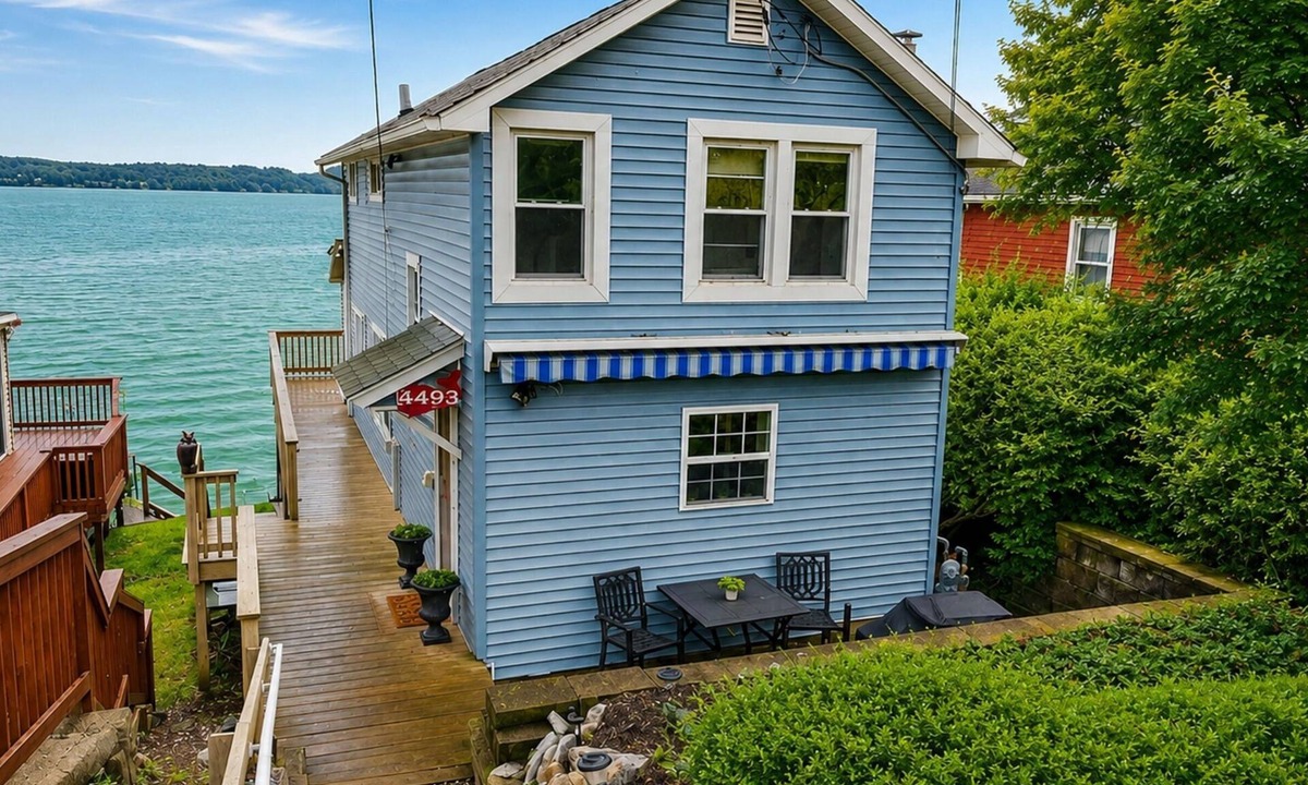 Seneca Falls House | Cayuga Lakefront | Hot Tub | Fire Pit | Kayaks