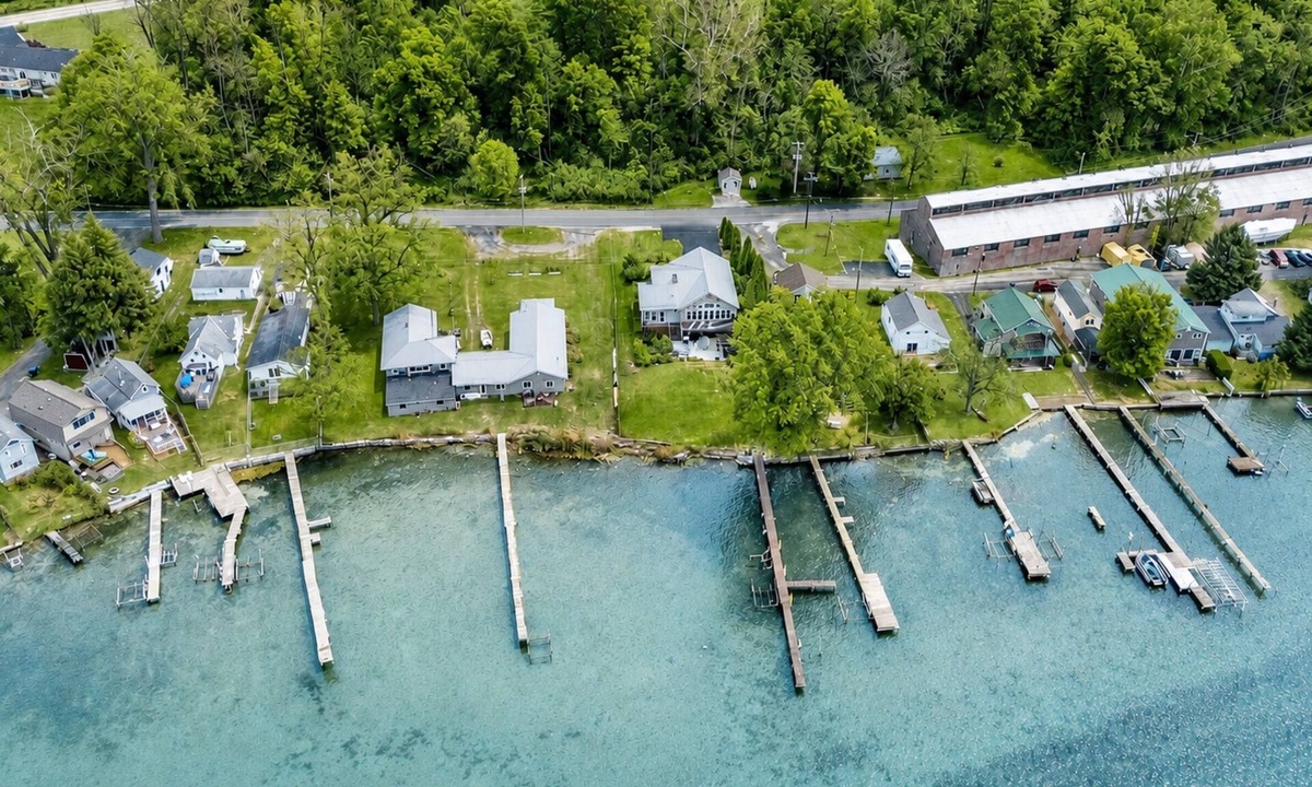 Cayuga House | Cayuga Waterfront | Al Fresco Dining | 14 Guests
