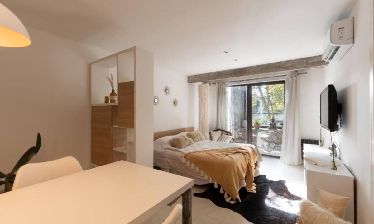 Villa Mercedes Apartment | CB Mona Suites