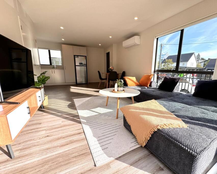 Merivale Apartment | CBD Luxury Parkside Living 2 Bedroom With Parking
