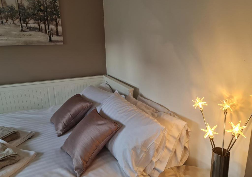 Cowes House | CeCe's