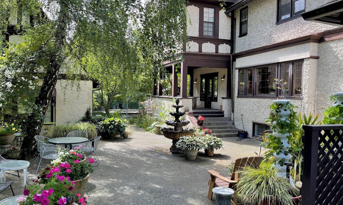 Broadway Bed & Breakfast | Cecil Bacon Manor