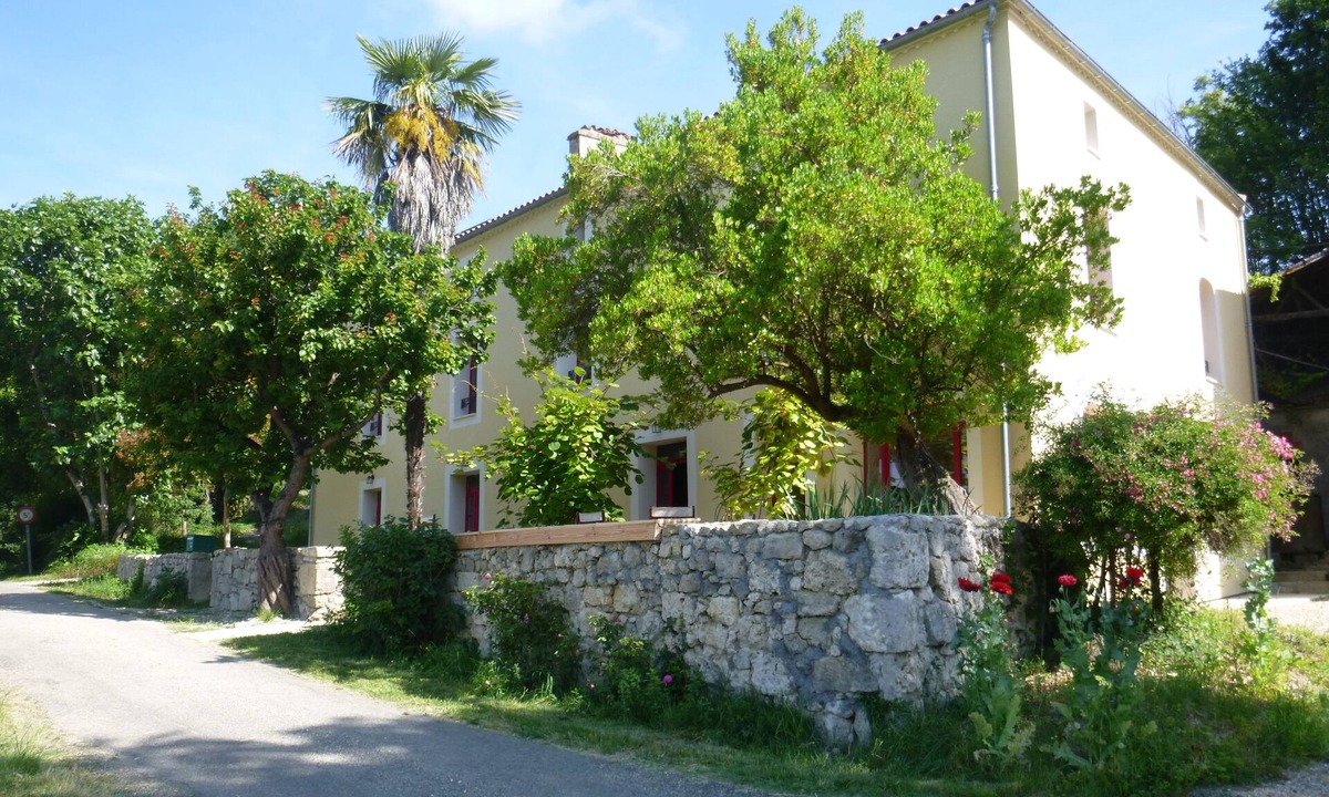 Clermont-Dessous House | Cedar B & B nestled in a small valley, recently renovated