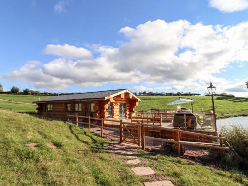 Upper Sapey House | Cedar Cabin at Salford Court Farm Fishing Cabins