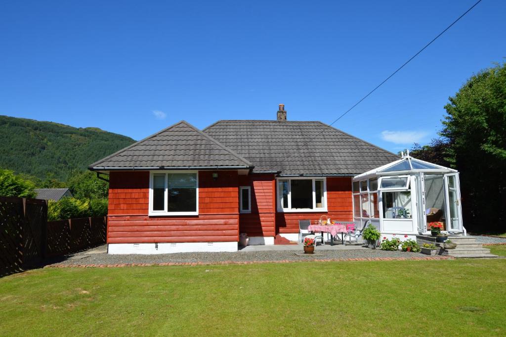 Rashfield House | Cedar Cottage