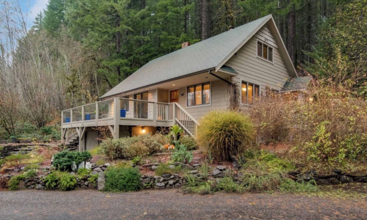 Carson House | Cedar Creek Sanctuary. 3br on Nat. Forest Land. Outdoor adventure basecamp.
