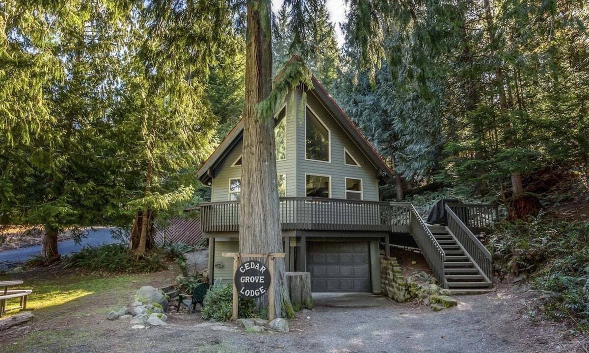 Packwood Cabin | Cedar Grove Lodge | BBQ | Wifi, Hot tub, AC