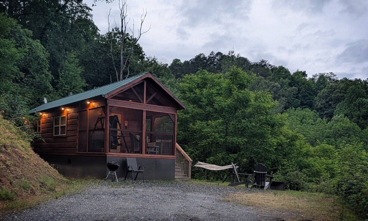 Bryson City Cabin | `Cedar Heights` Tiny House Cabin, Bryson City