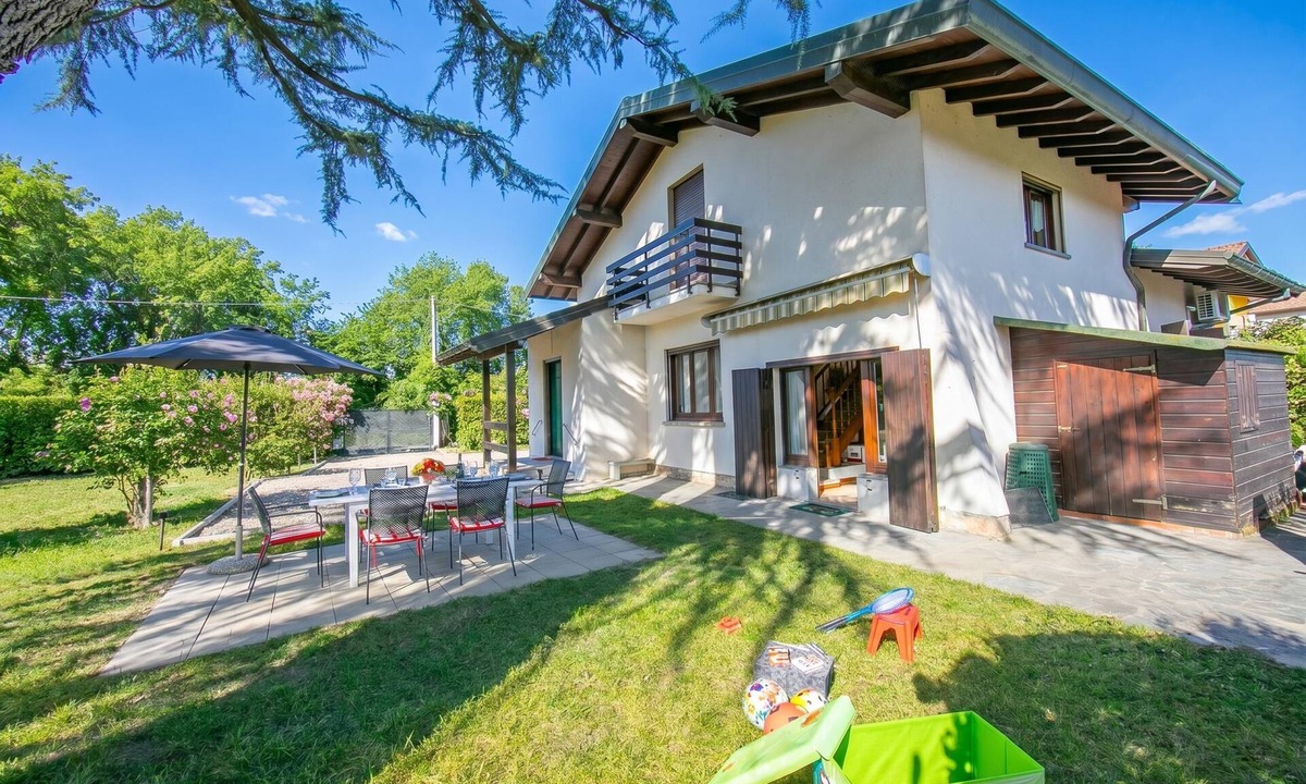 Angera House | Cedar House Villa Few Minutes From Lake, Angera, Italy