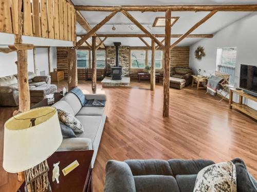 Montrose House | Cedar Mountain Bunkhouse cabin