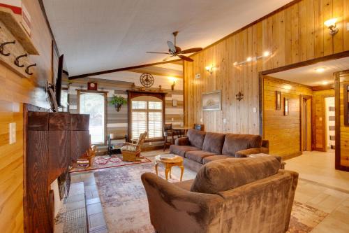 Lake Lafayette House | 'Cedar Pointe' - Peaceful Lake Cabin in Odessa