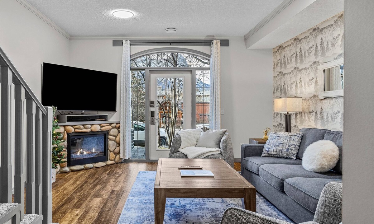 Canmore Cabin | Cedar Ridge Chalet - Pool & Hot tub - Pet Friendly