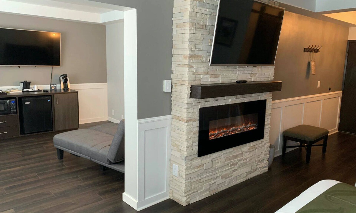 Sandusky Hotel | Cedar Stables Inn and Suites