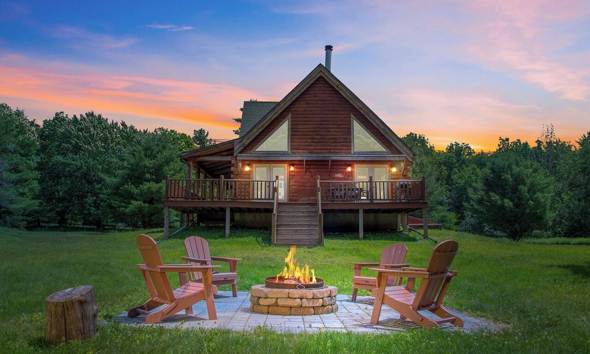 Oneonta Cabin | Cedar & Stone Log Cabin- Luxury Near Cooperstown
