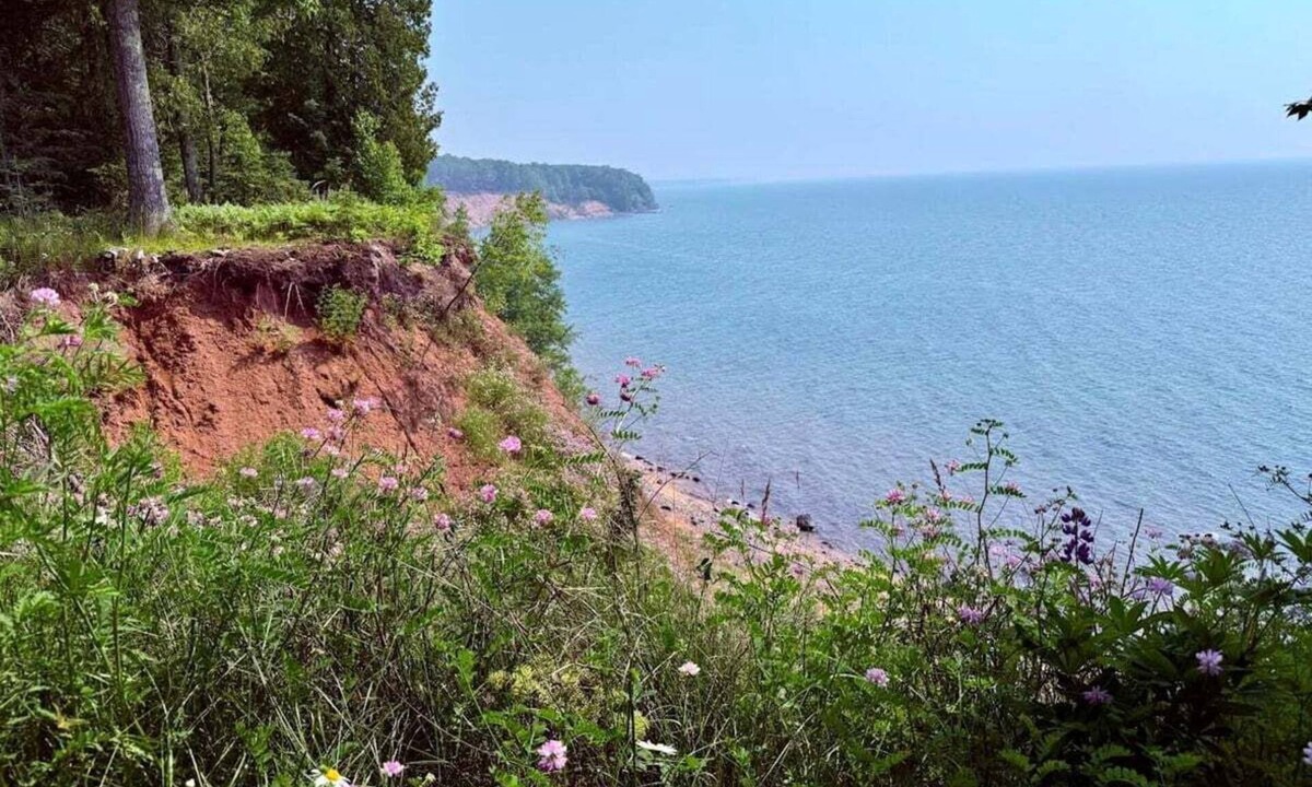 La Pointe Cabin | Cedarberry Bluff-Cottage with Lake Superior Views