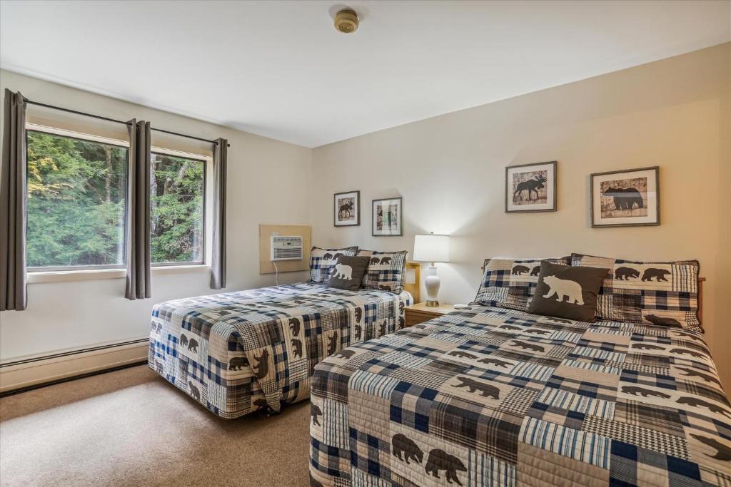 West Bridgewater Hotel | Cedarbrook Hotel Room w/2 Doubles 218